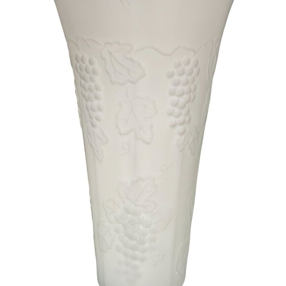 Colony Harvest Milk Glass Vase 7.5" grape vine leaves milkglass raised relief ho - Picture 9 of 9